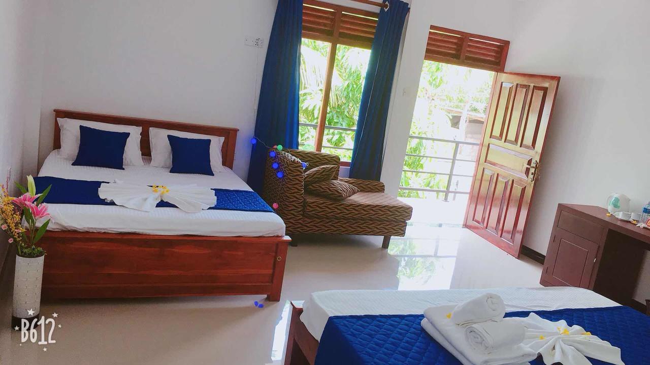 Blue Whale Holiday Hotel Mirissa Bagian luar foto