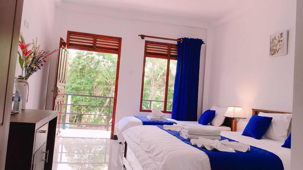 Blue Whale Holiday Hotel Mirissa Bagian luar foto
