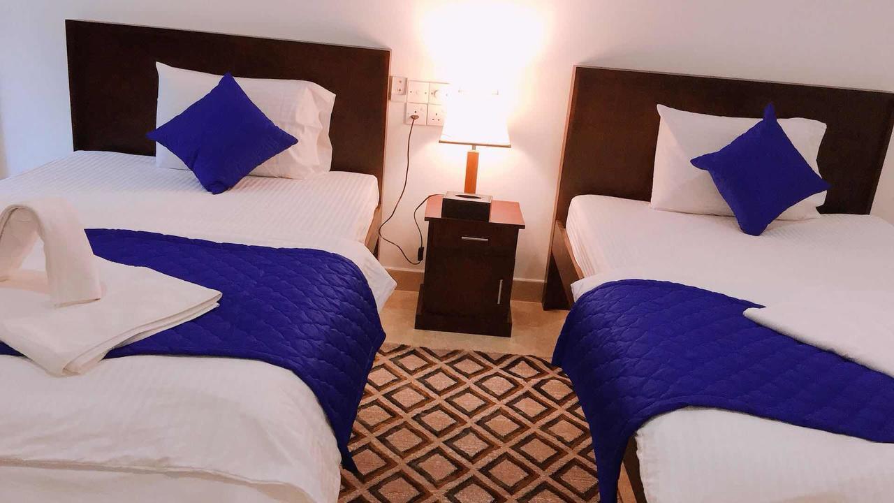 Blue Whale Holiday Hotel Mirissa Bagian luar foto