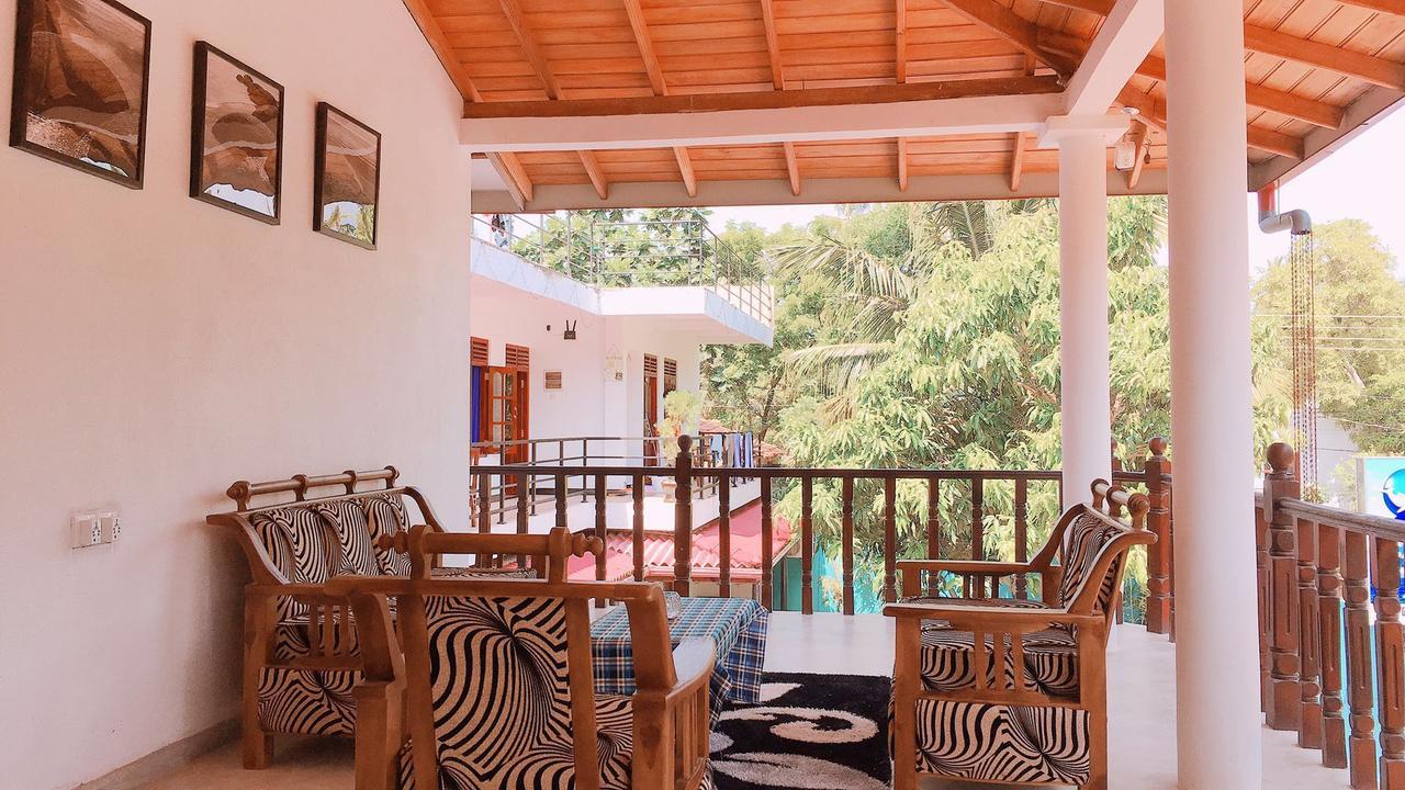 Blue Whale Holiday Hotel Mirissa Bagian luar foto
