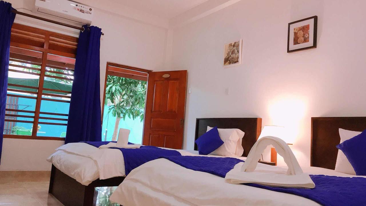 Blue Whale Holiday Hotel Mirissa Bagian luar foto