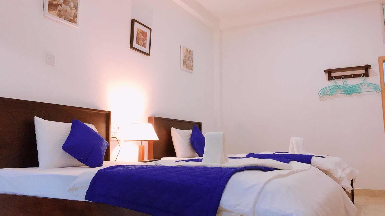 Blue Whale Holiday Hotel Mirissa Bagian luar foto