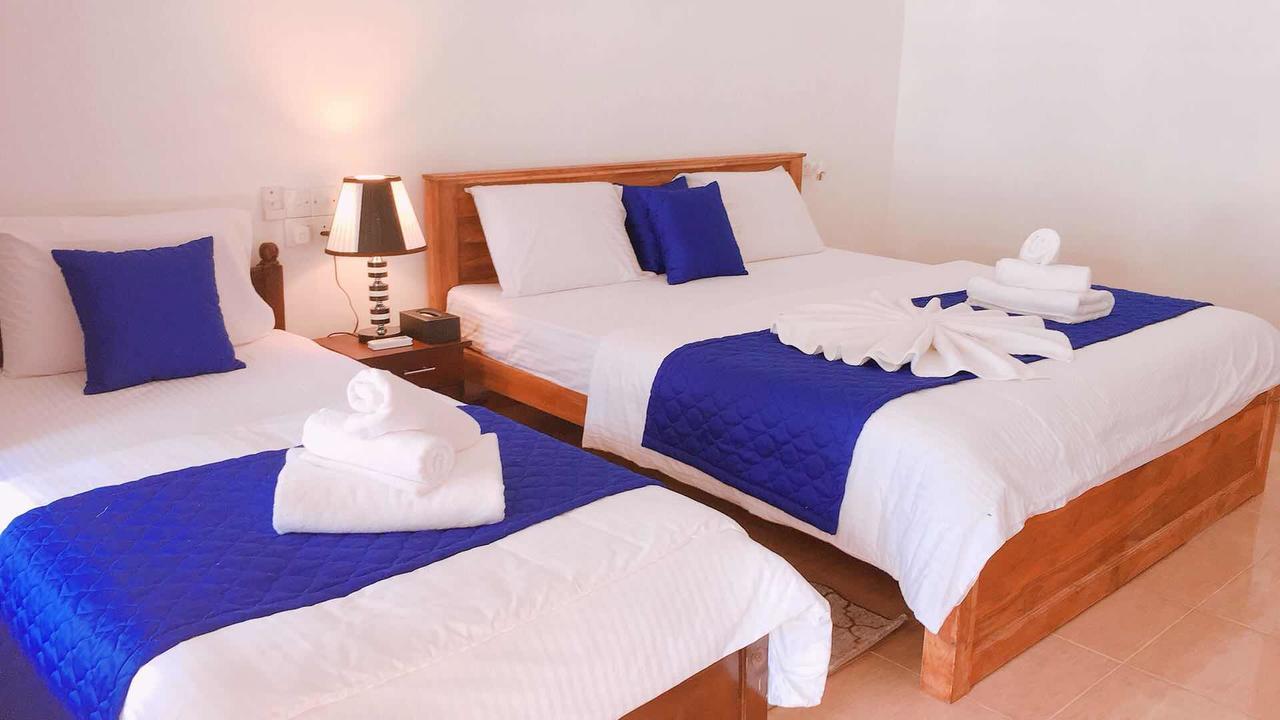 Blue Whale Holiday Hotel Mirissa Bagian luar foto