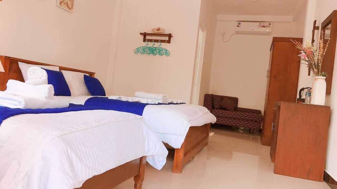 Blue Whale Holiday Hotel Mirissa Bagian luar foto