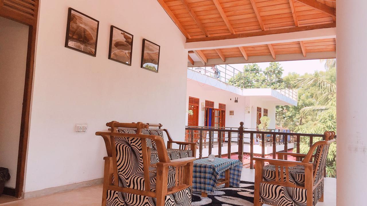 Blue Whale Holiday Hotel Mirissa Bagian luar foto