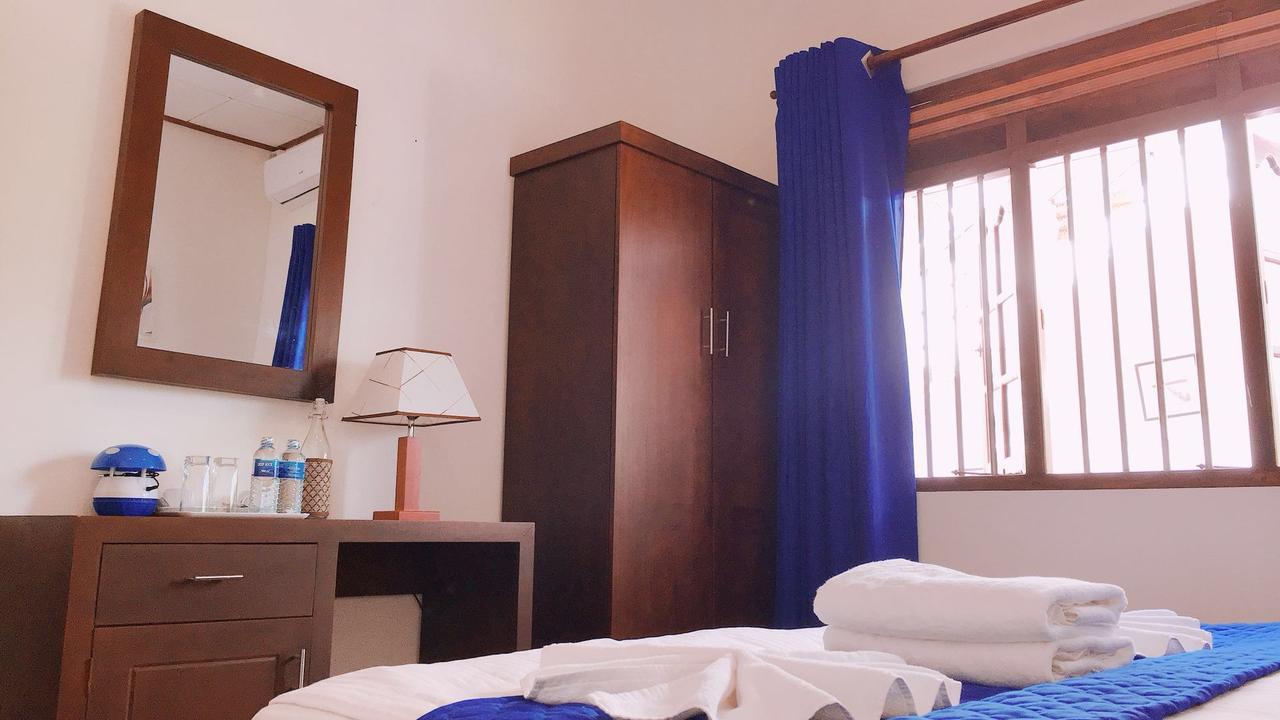 Blue Whale Holiday Hotel Mirissa Bagian luar foto
