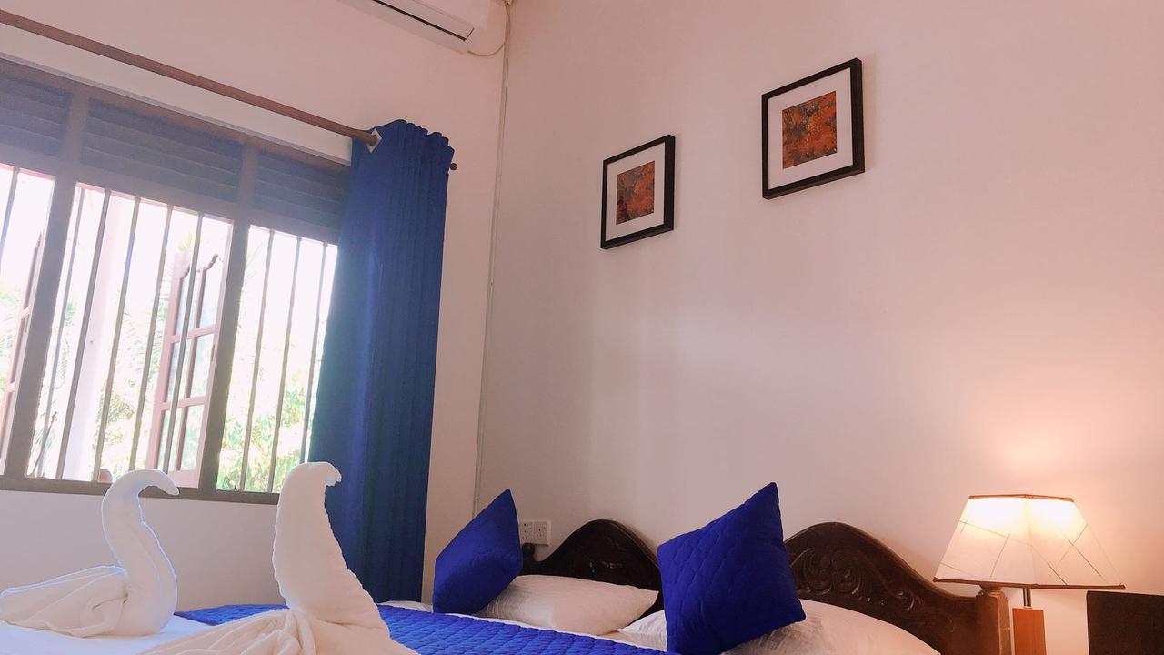 Blue Whale Holiday Hotel Mirissa Bagian luar foto