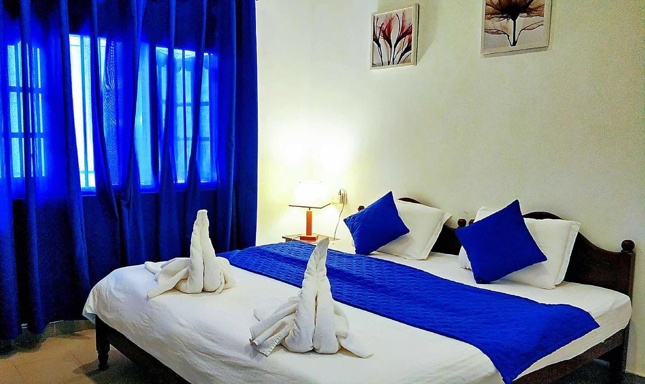 Blue Whale Holiday Hotel Mirissa Bagian luar foto
