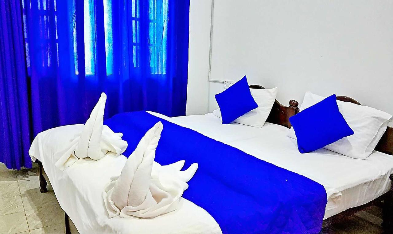 Blue Whale Holiday Hotel Mirissa Bagian luar foto
