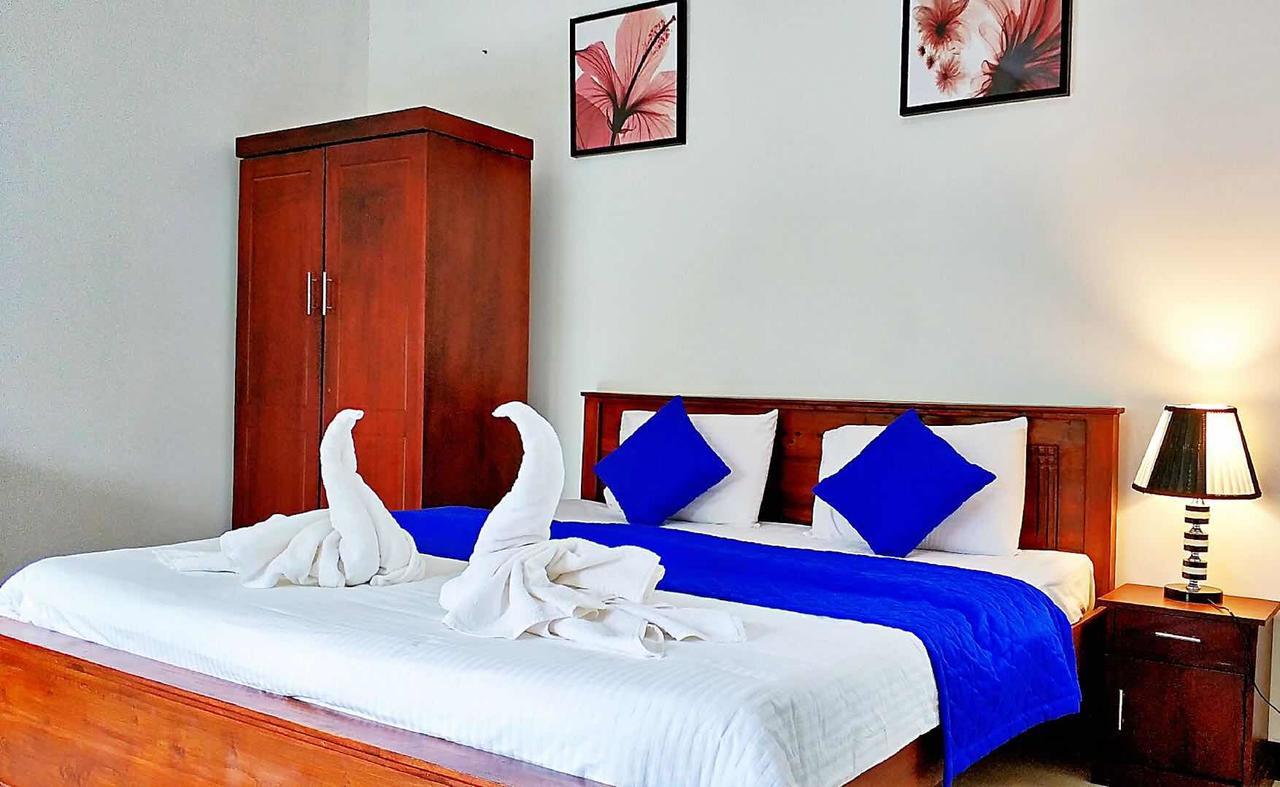 Blue Whale Holiday Hotel Mirissa Bagian luar foto