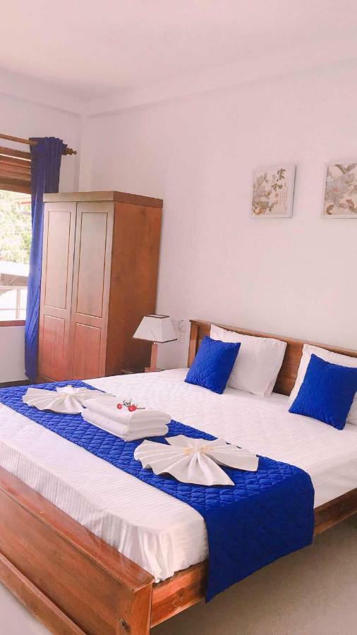 Blue Whale Holiday Hotel Mirissa Bagian luar foto