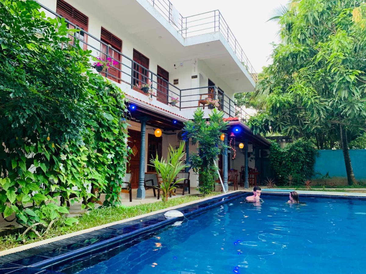 Blue Whale Holiday Hotel Mirissa Bagian luar foto